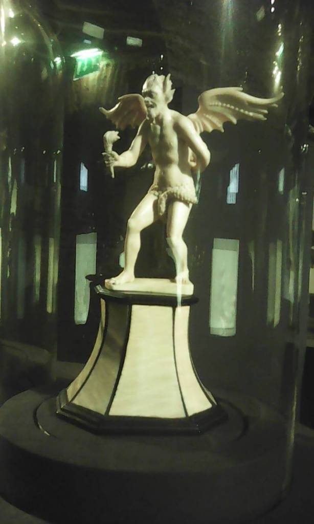 Diable Tenant Un Crane©collectionBaronnedeRothschild