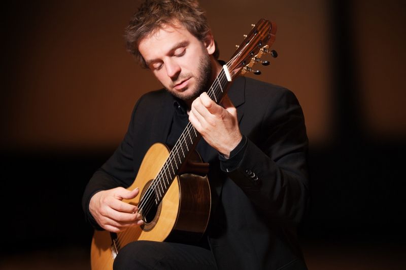 Le guitariste polonais Marcin Dylla 