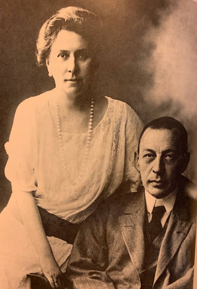 Rachmaninov avec sa femme Natalia à Dresde , 1907, où il finit de composer sa Deuxième Symphonie