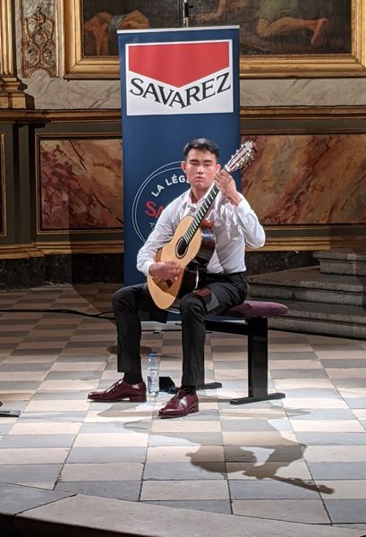 Le jeune guitariste Aimé Vu qui ouvre le concert de Toulouse Guitare - Photo Classictoulouse -