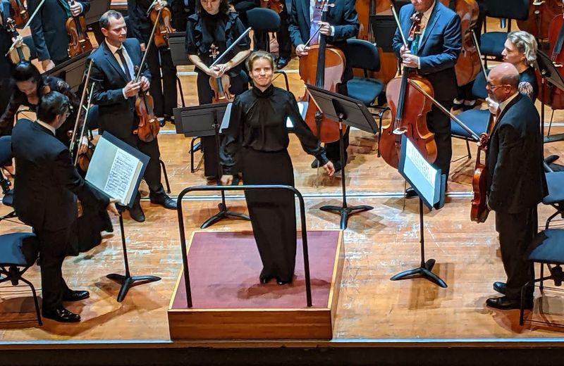 La cheffe d'orchestre norvégienne Tabita Berglund à la tête de l'Orchestre national du Capitole - Photo Classictoulouse -