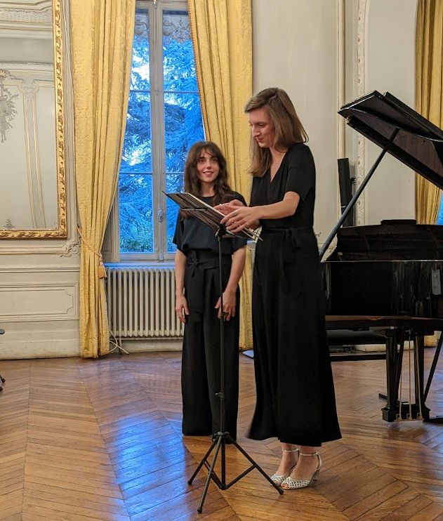 La Pianiste Sarah Ristorcelli Et La Merzzo Soprano Victoire Bunel