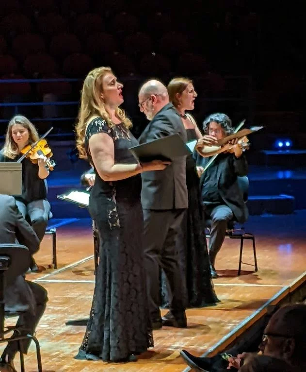 Les deux sopranos Julia Wischniewski, Cécile Dibon-Lafarge et Joël Suhubiette dans le Dixit Dominus de Haendel – Photo Classictoulouse –