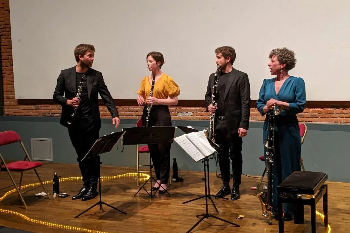 Les musiciens du Quatuor Anches Hantées au salut. 