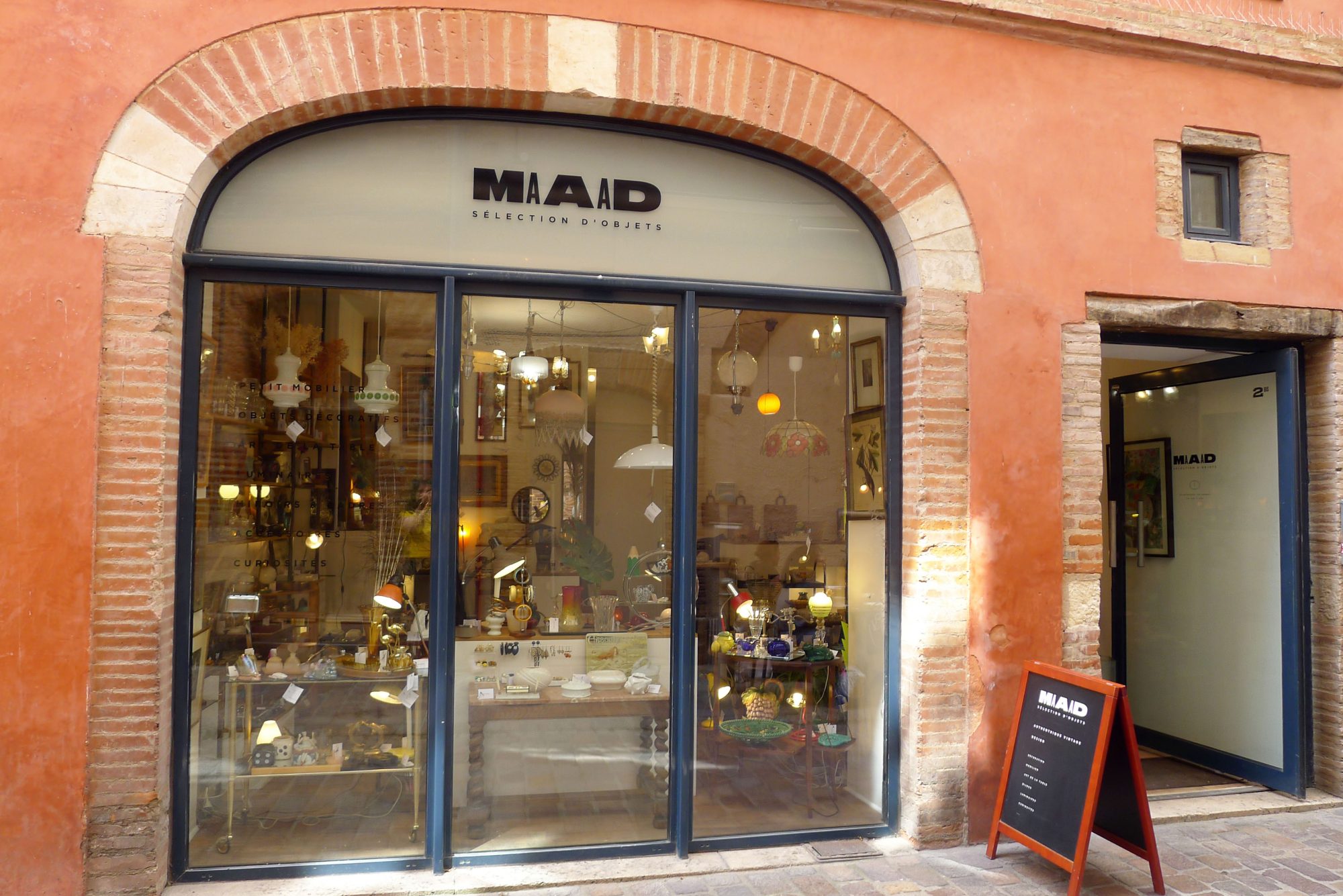 Maaad Maad Mad Boutique Déco Toulouse Vintage Brocante Design Midcentury Accueil Vitrine Rue Du Puits Vert 2000x1335