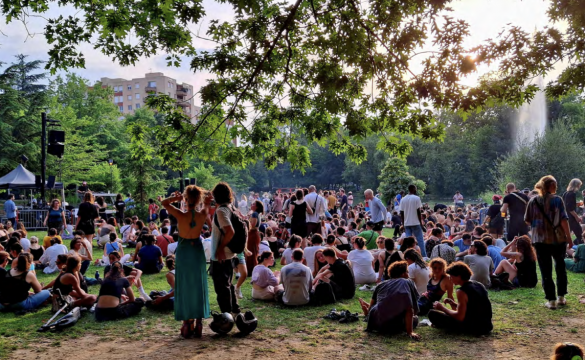 Le Public Se Repose Lors Des Siestes 2025