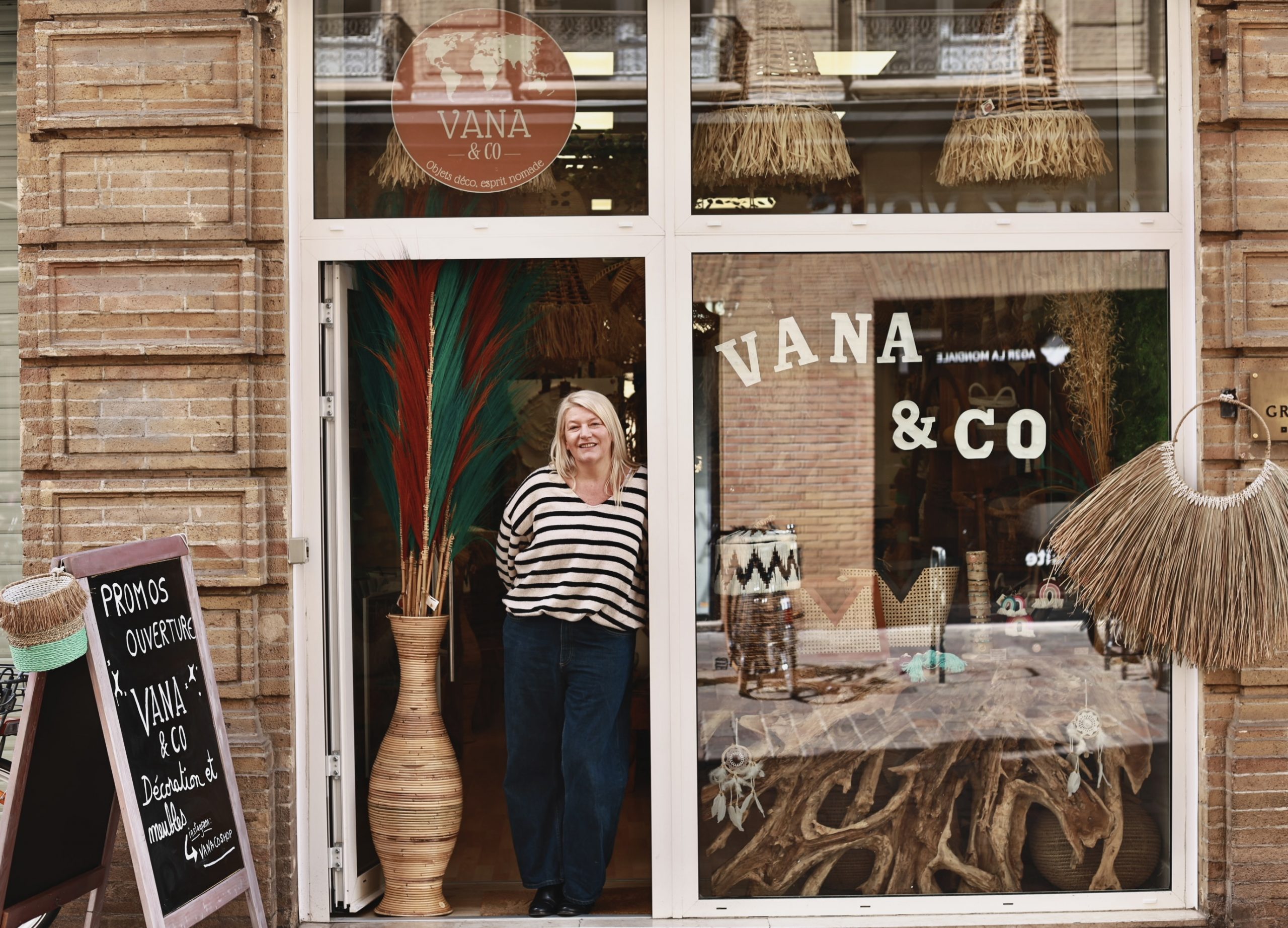 Vana & Co Devanture