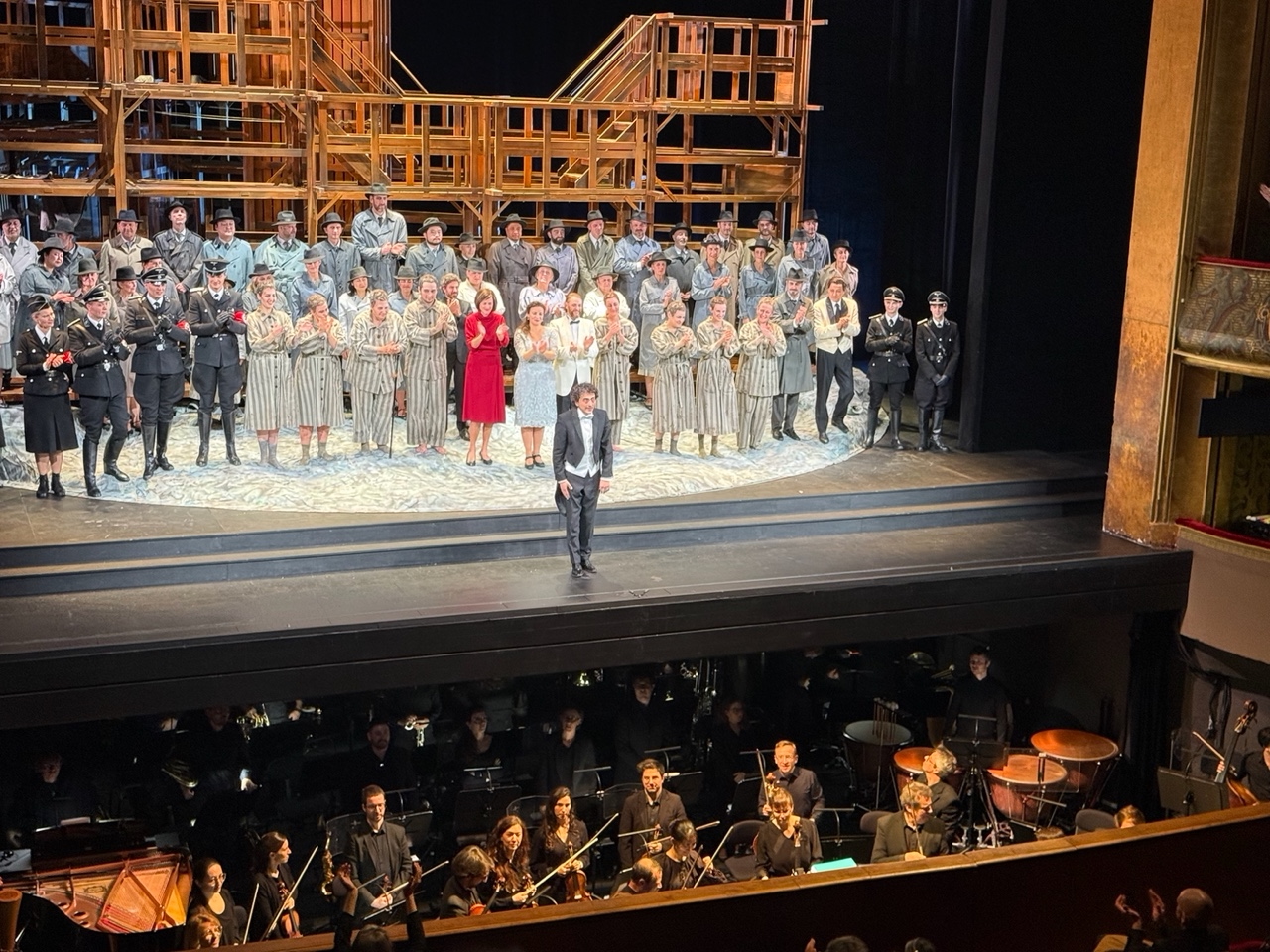 Francesco Angelico Et Une Partie Des Soixante Musiciens