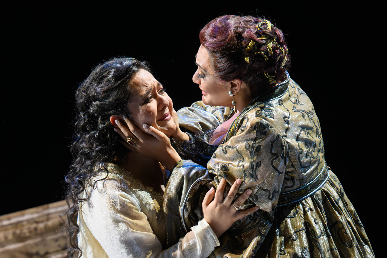 Desdemona Et Emilia 8688